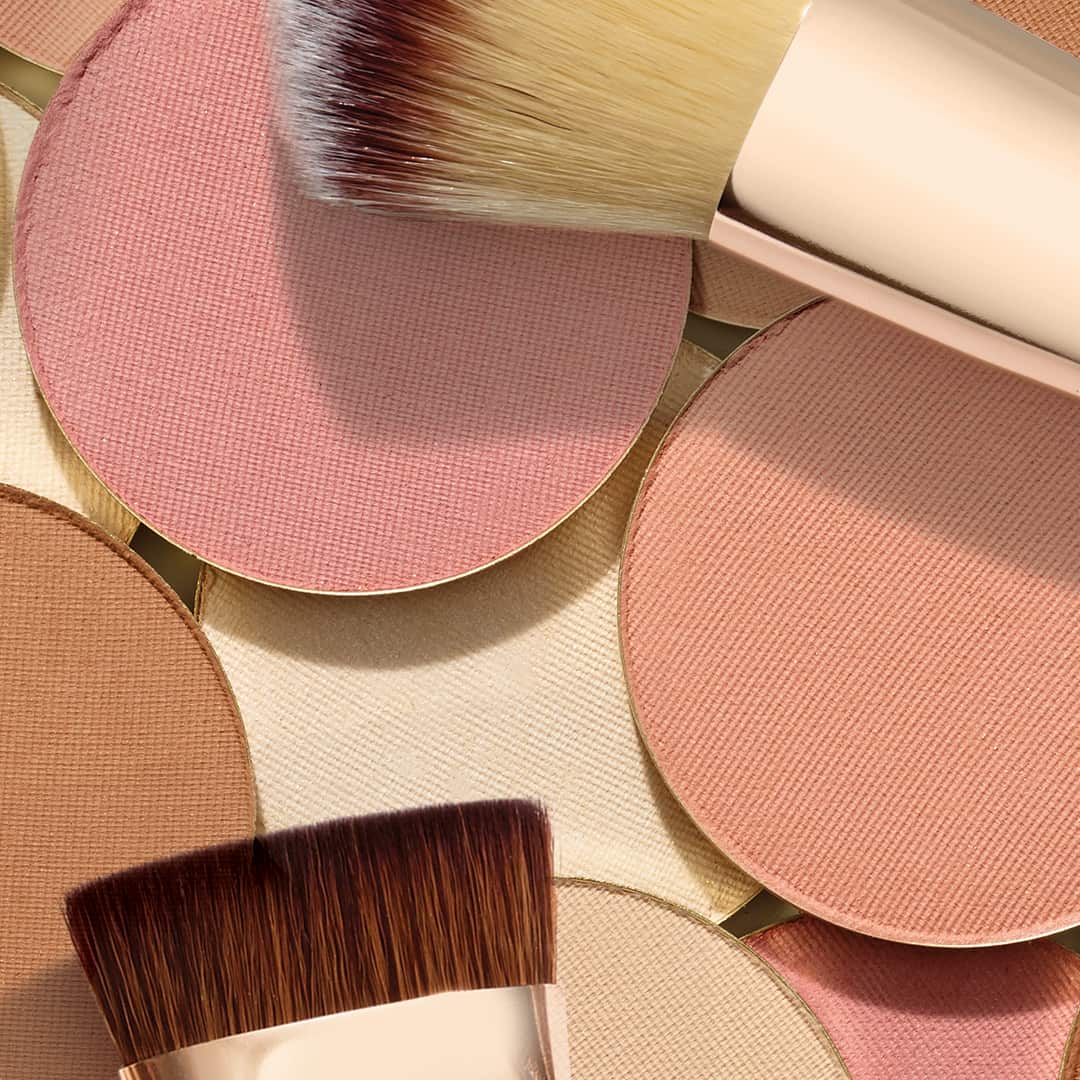 mineral contour kit and vegan makeup brushes