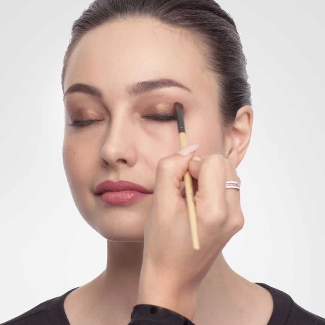 woman applying smokey eye shadow