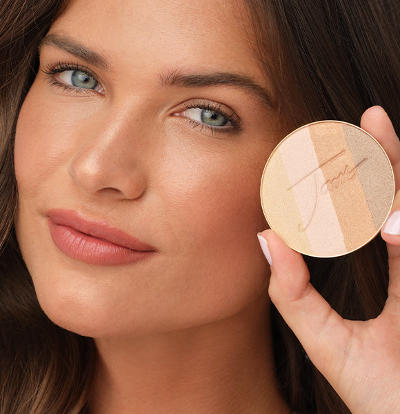 woman holding a bronzer