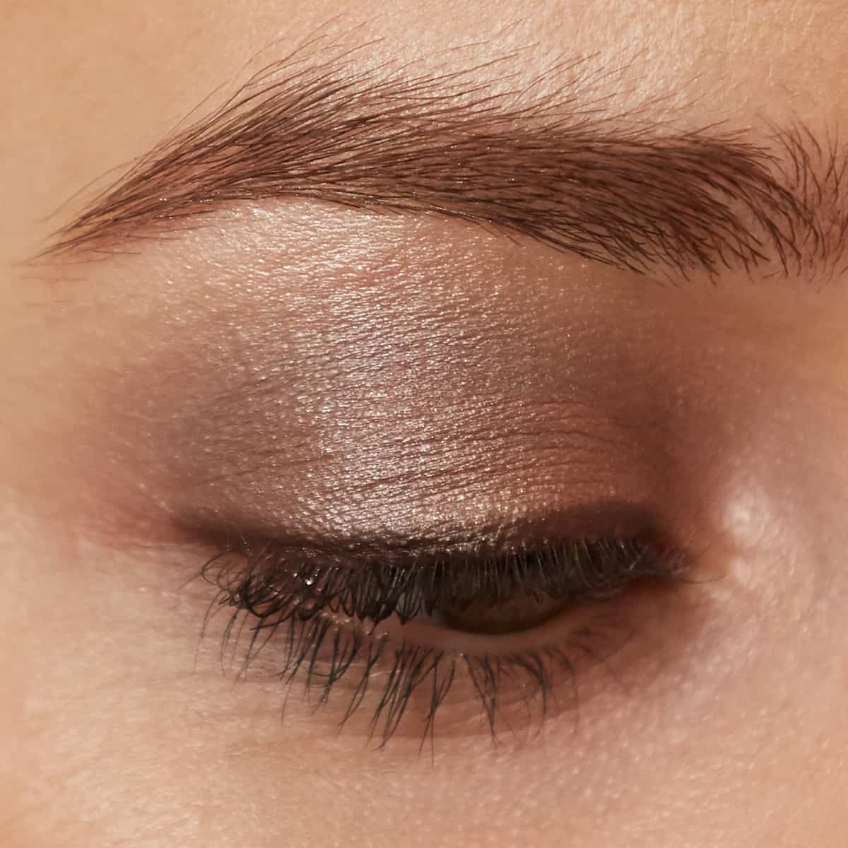 everyday, natural eye makeup look using Brown Sugar PurePressed Eye Shadow Triple