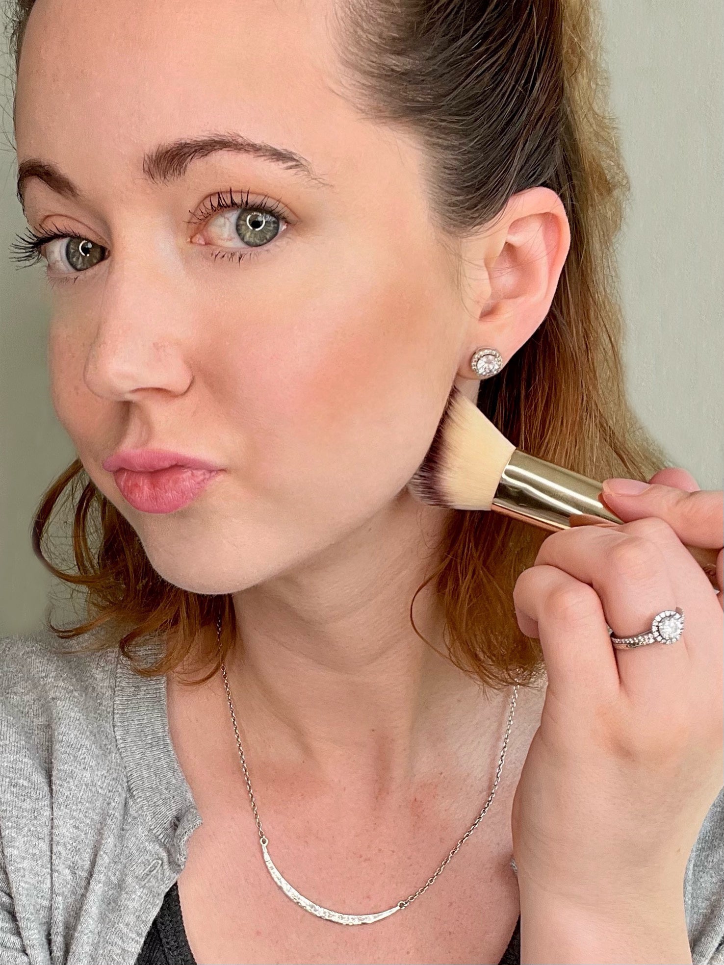 How to Contour Your Face: Bronzer Placement for a Sculpted Look